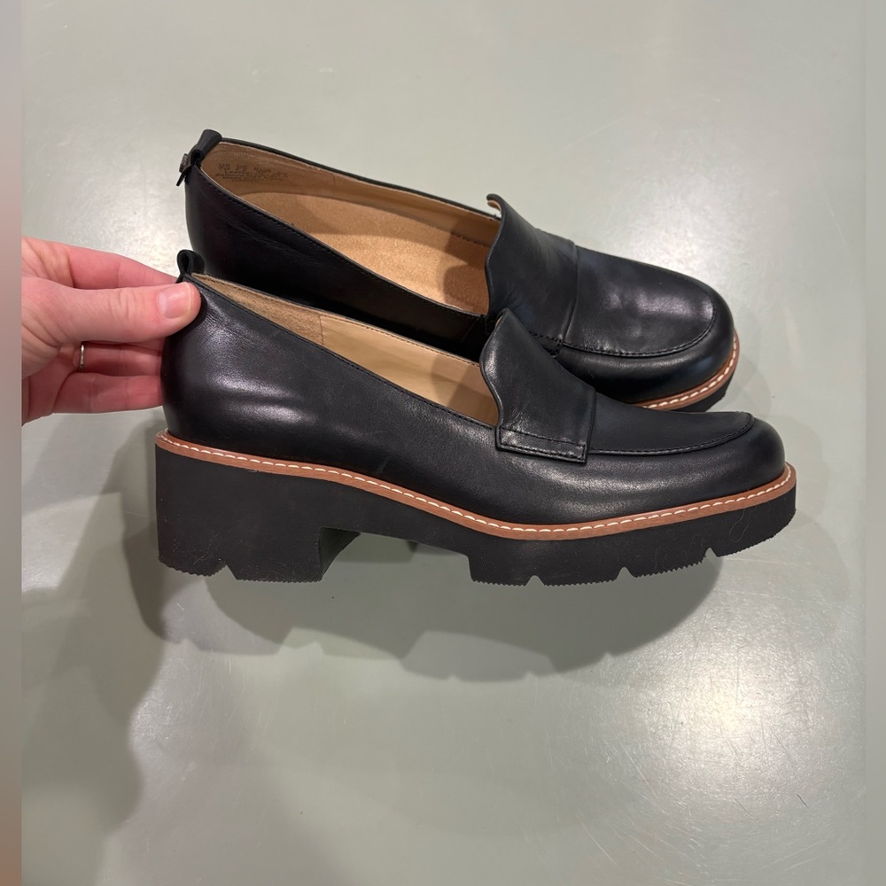 Women’s Naturalizer black loafer - Picture 3 of 4